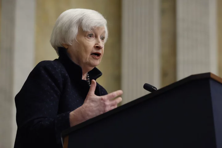 Yellen Says IMF, World Bank Are Important Counterweights to China
