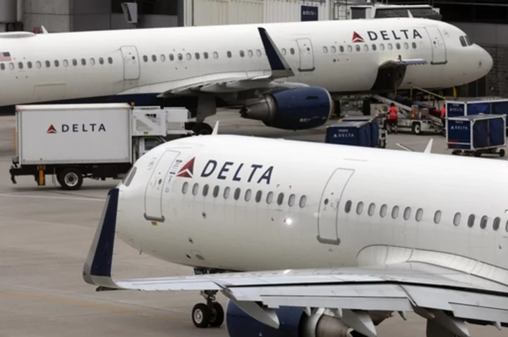 Delta Air Lines posts $1.11 billion profit for the third quarter and sees strong holiday bookings