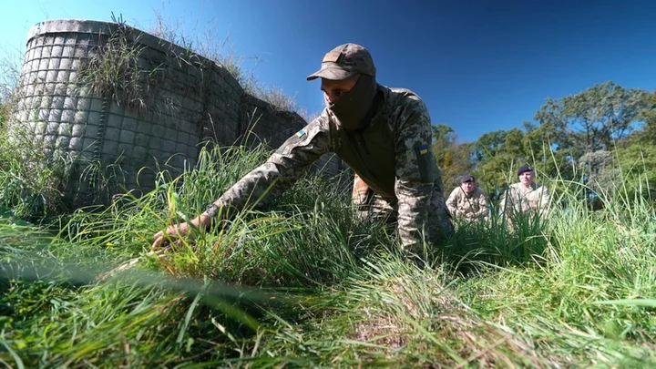 Ukraine war: Training to clear the world's most heavily mined country