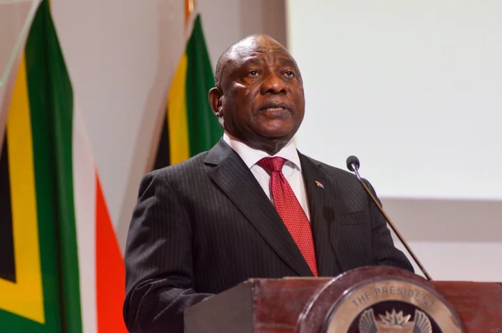 South Africa’s President, Ministers Meet CEOs Amid Investor Angst