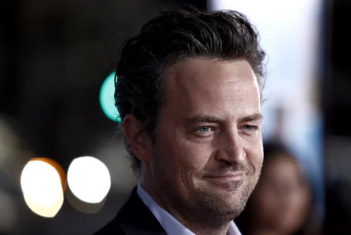 Justin Trudeau, friends, actors and fans mourn Matthew Perry