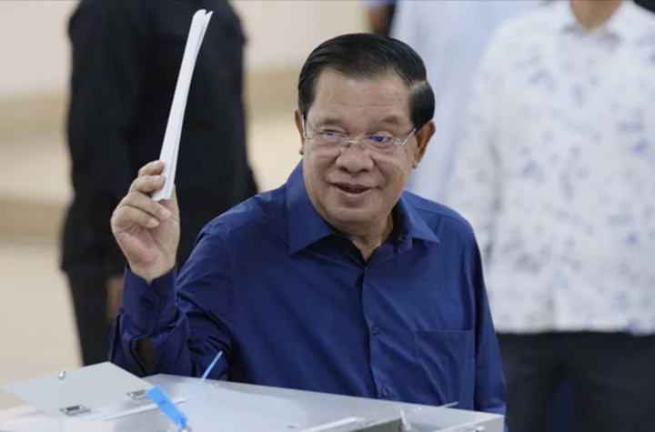 Cambodian Prime Minister Hun Sen says he will step down in 3 weeks and his son will succeed him