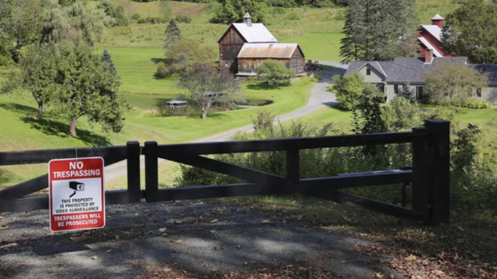 Leaf-peeping influencers are clogging a Vermont backroad. The town is closing it