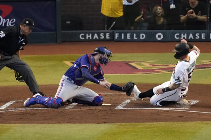 D-backs' Christian Walker blows through stop sign, hosed by Adolis García in Game 3 of World Series