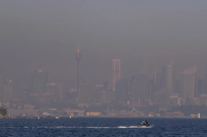Sydney blanketed by smoke for a 4th day due to hazard reduction burning