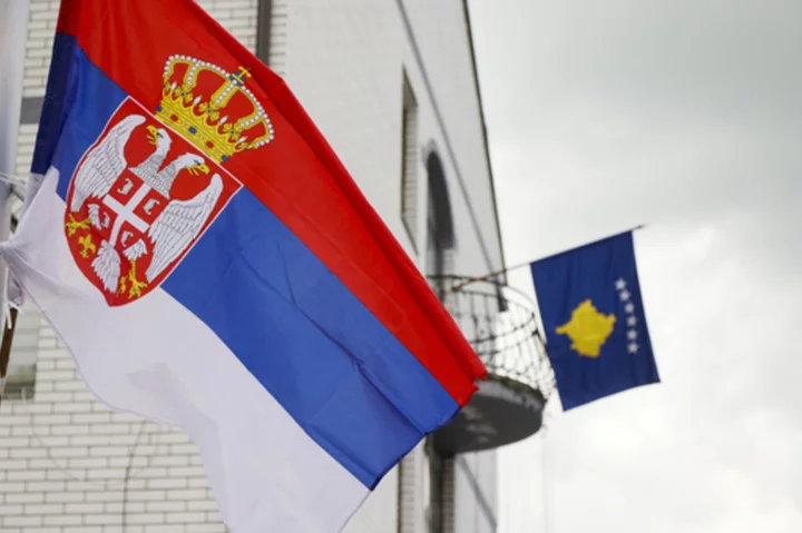 A deadline for ethnic Serbs to sign up for Kosovo license plates has been postponed by 2 weeks