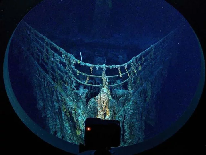 Banging sounds were detected during the search for the missing Titanic submersible, a US memo says as oxygen supplies dwindle and the search intensifies