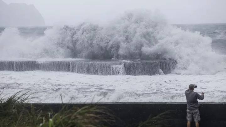 Typhoon Haikui: Dozens injured after storm sweeps Taiwan