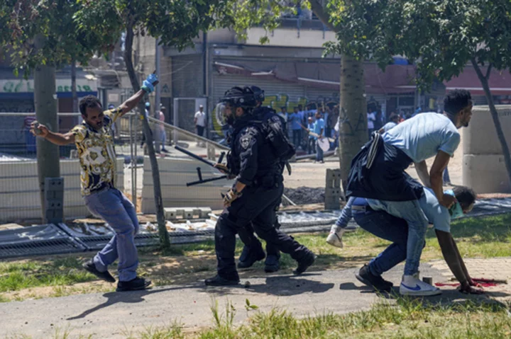 Dozens injured in a protest by asylum-seekers outside Eritrean Embassy in Israel