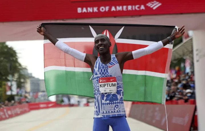 Kiptum sets world marathon record in Chicago in 2:00:35, breaking Kipchoge's mark