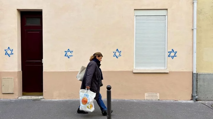 Star of David graffiti in Paris - the Russian connection