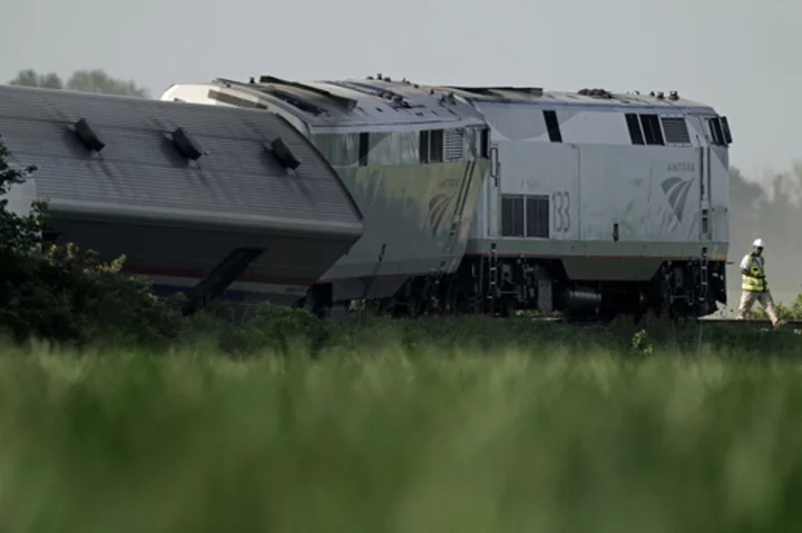 Poorly designed crossing contributed to fatal 2022 Missouri Amtrak derailment, officials say