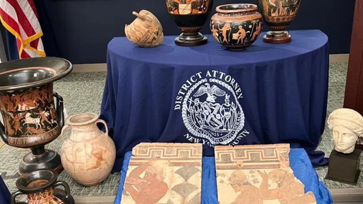 US returns haul of stolen artefacts to Italy