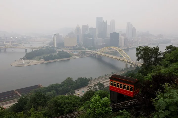 Canadian wildfire smoke spreads, 100 million Americans under air-quality alerts