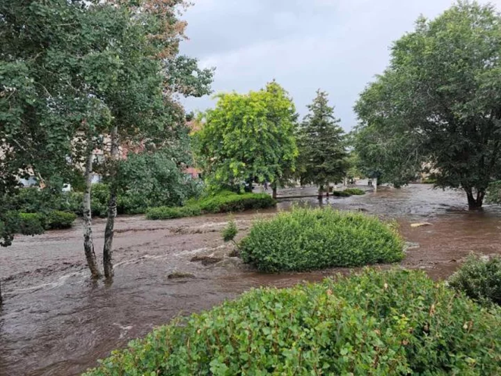 Heavy flooding near Grand Canyon's southern rim prompts calls to shelter in place. Swift water rescue teams are on scene