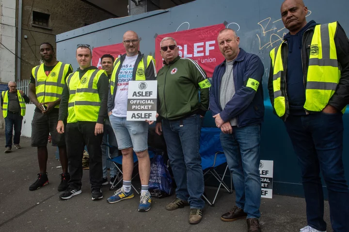 Tory Conference Triggers Week of Train Strikes and Doctors’ Protests