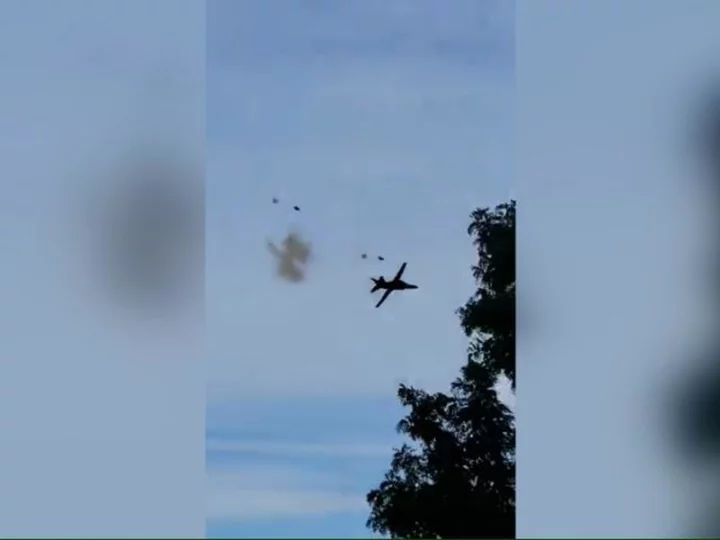 2 people safely eject from jet that later crashed during Thunder Over Michigan air show