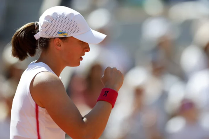 Teen Coco Gauff rallies past 16-year-old Russian Mirra Andreeva at the French Open