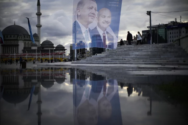 Turkish candidate drops out in boost to Erdogan's main challenger