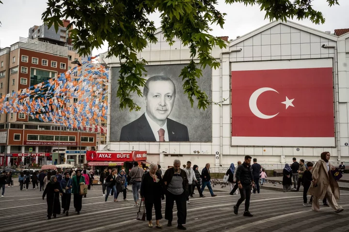 Turkey’s Record Current-Account Gap Piles Pressure on Simsek
