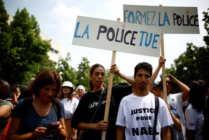 In French banlieues, distrust of police runs deep