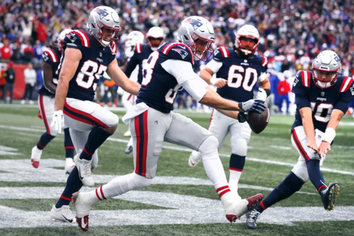 Mac Jones' late TD pass lifts Patriots over Bills 29-25; Bill Belichick is 3rd coach with 300 wins