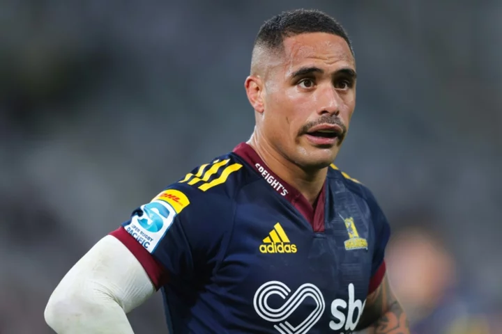 Emotional send-off for Aaron Smith in final Highlanders home game