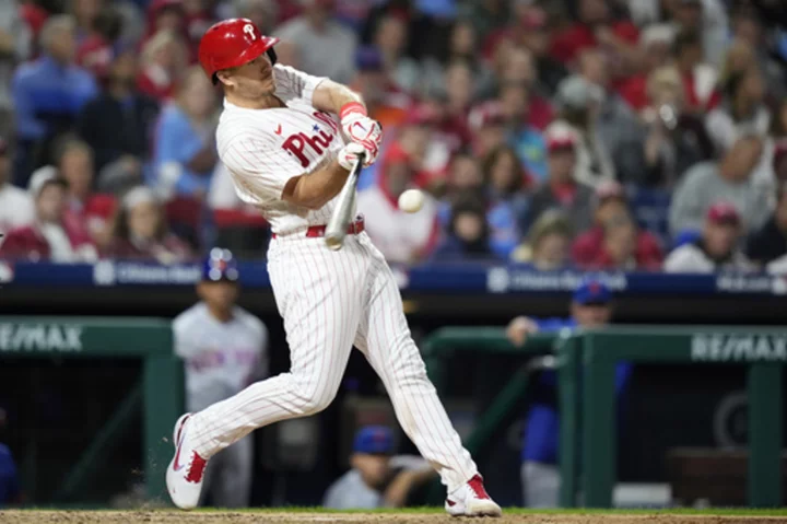 Bohm's RBI single in 10th lifts Phillies past Mets 5-4 and closer to 2nd straight playoff trip