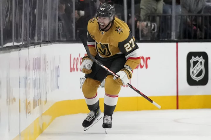 Theodore's last-minute goal keeps Golden Knights unbeaten as Vegas beats Flyers 3-2