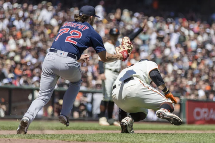 Joc Pederson's 10th-inning single lifts San Francisco Giants past Boston Red Sox 4-3