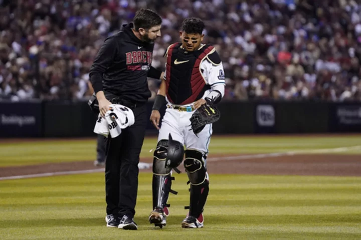 Diamondbacks catcher Gabriel Moreno bruises right hand on foul tip, leaves NLDS Game 3