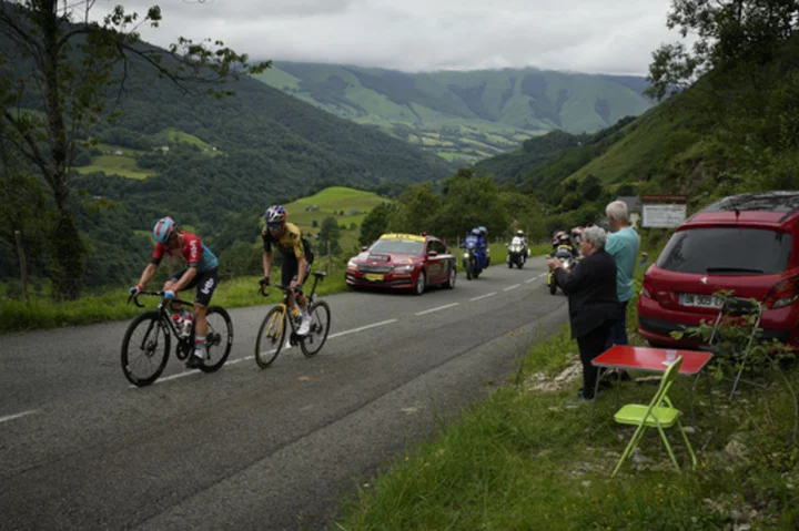 Former Giro champion Hindley wins Tour mountain stage in Pyrenees, claims yellow jersey