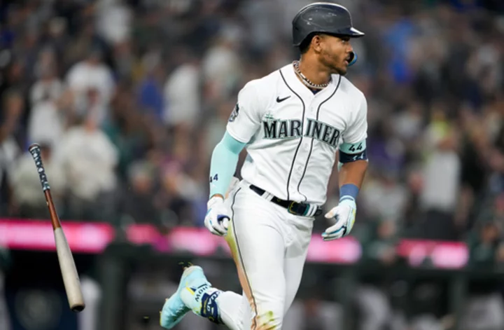 Mariners CF Julio Rodríguez out of lineup for second straight day due to sore foot