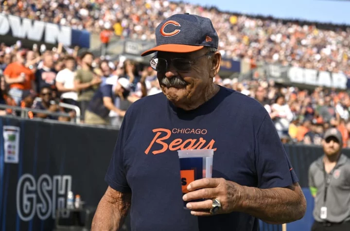 Bears fans pay homage to all-time great Dick Butkus, who passed away Thursday