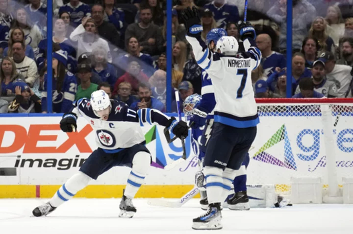 Adam Lowry scores in OT, Jets beat Lightning 3-2 to extend winning streak to 4 games