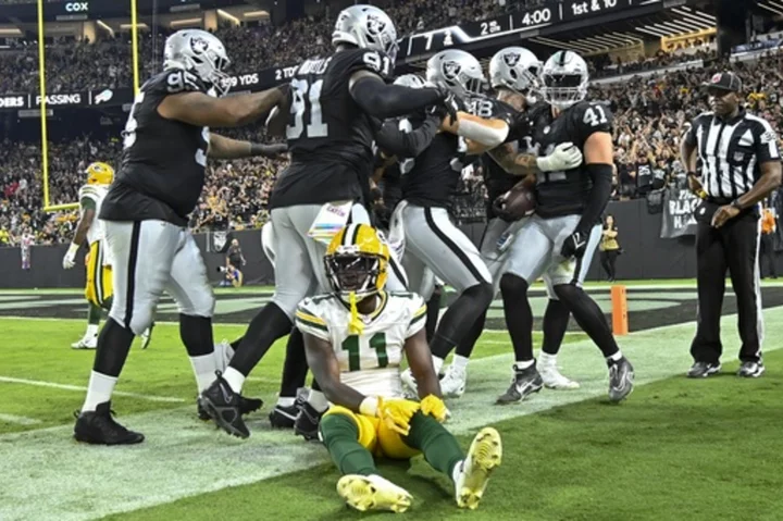 Raiders intercept Jordan Love 3 times, hold on to beat Packers 17-13