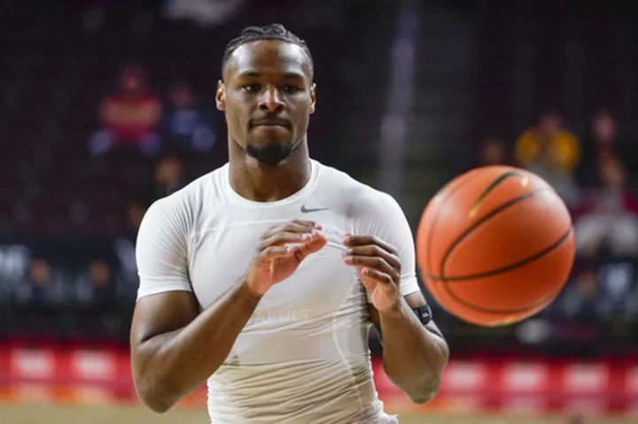 Bronny James warms up before USC game for first time this season