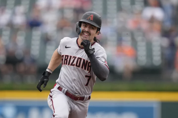 Carroll playing big despite small stature, boosting Diamondbacks to top of NL West