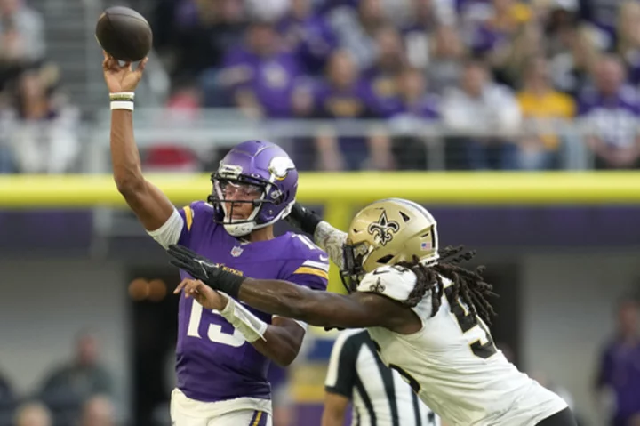 Vikings-Broncos prime-time matchup features teams with longest winning streaks in their conferences