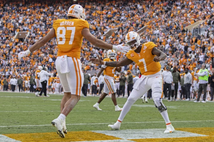 Milton throws 4 TD passes, runs for 2 scores to help No. 25 Tennessee beat Vanderbilt 48-24