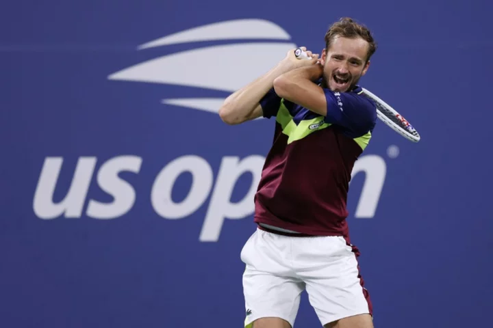 Medvedev muscles into US Open third round