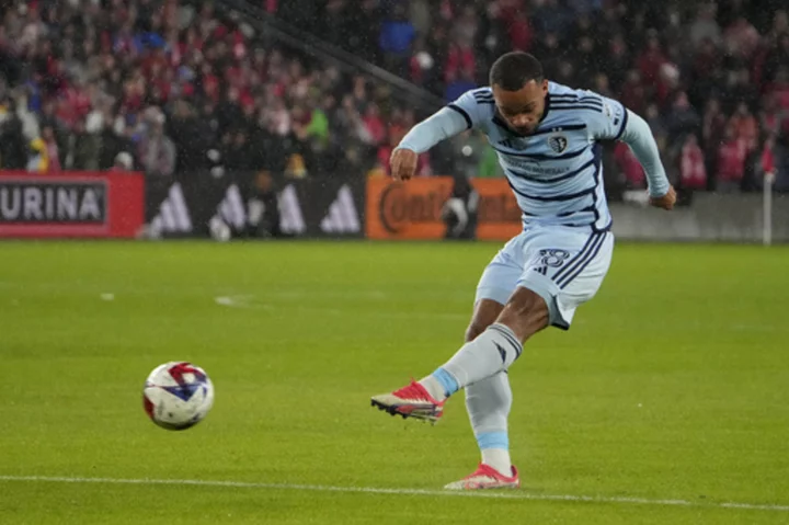 Sporting KC beats St. Louis 4-1 in best-of-3 opener