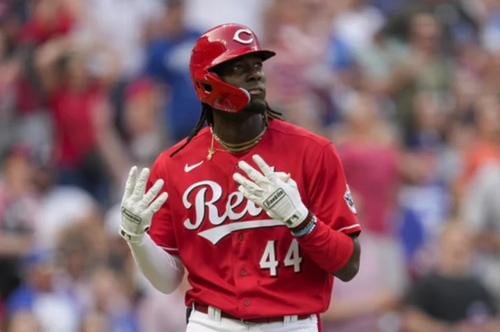 Reds' De La Cruz hits 1st homer, Dodgers skid at 4 with 8-6 loss