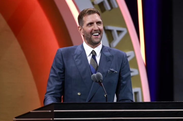 Dirk Nowitzki completely roasted Mark Cuban in HOF speech