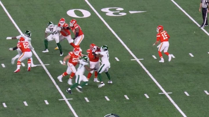 Refs Missed an Obvious Hold on the Chiefs During Patrick Mahomes Big Run on Final Drive Against Jets