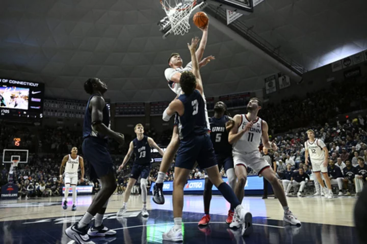 Donovan Clingan scores 29 to lead No. 4 UConn over UNH 84-64 for a 24th straight nonconference win