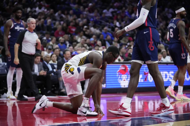 Pacers' Jalen Smith leaves game vs. 76ers due to head injury, taken to hospital for evaluation