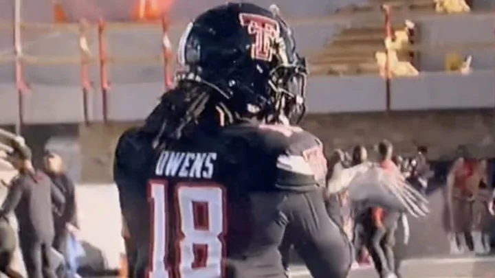 Texas Tech Player Catches Bird Out of Mid-Air