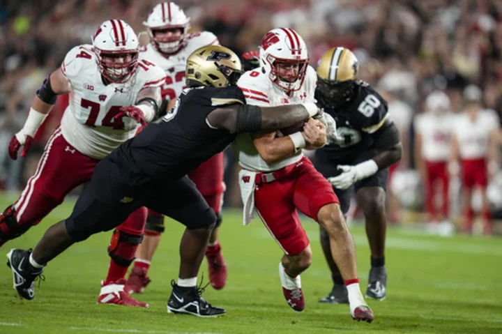 Badgers' ground game overwhelms Boilermakers in 38-17 victory