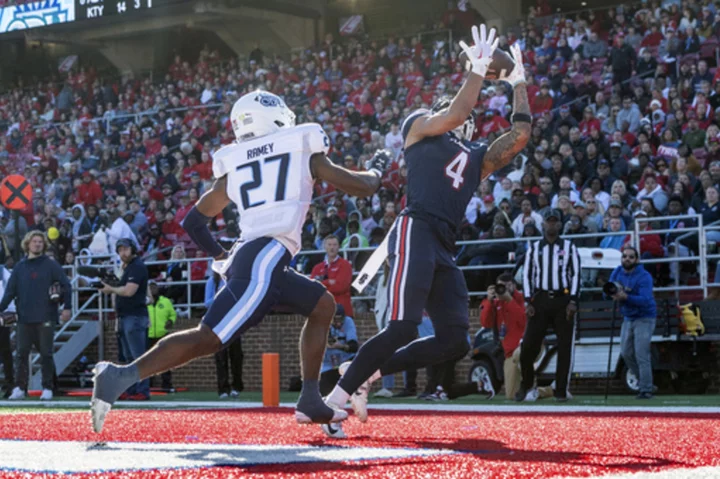 Kaidon Salter throws 3 TDs, runs 2 more as No. 25 Liberty beats Old Dominion 38-10